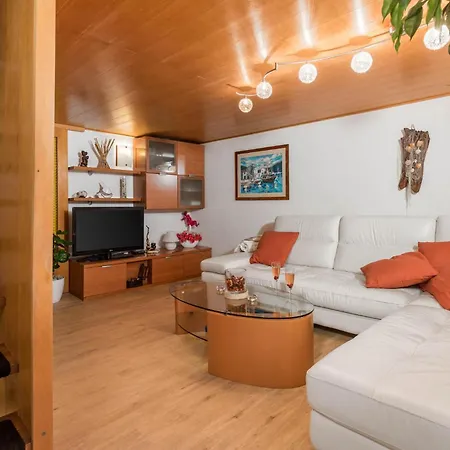 3 Bedroom Luxurious In * Miholascica
