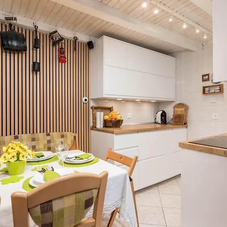 Prázdninový dům 3 Bedroom Luxurious In